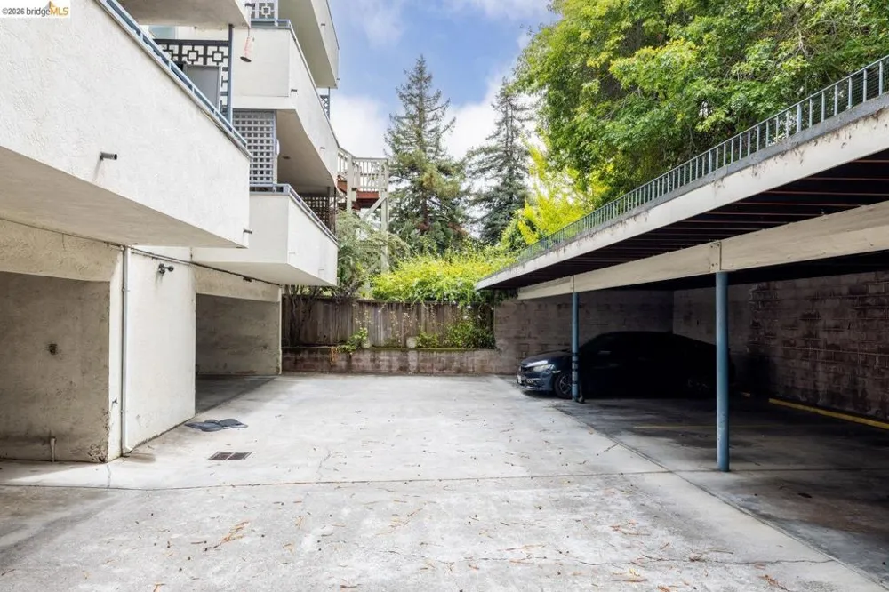 2614 Warring St #9 Berkeley, CA 94704