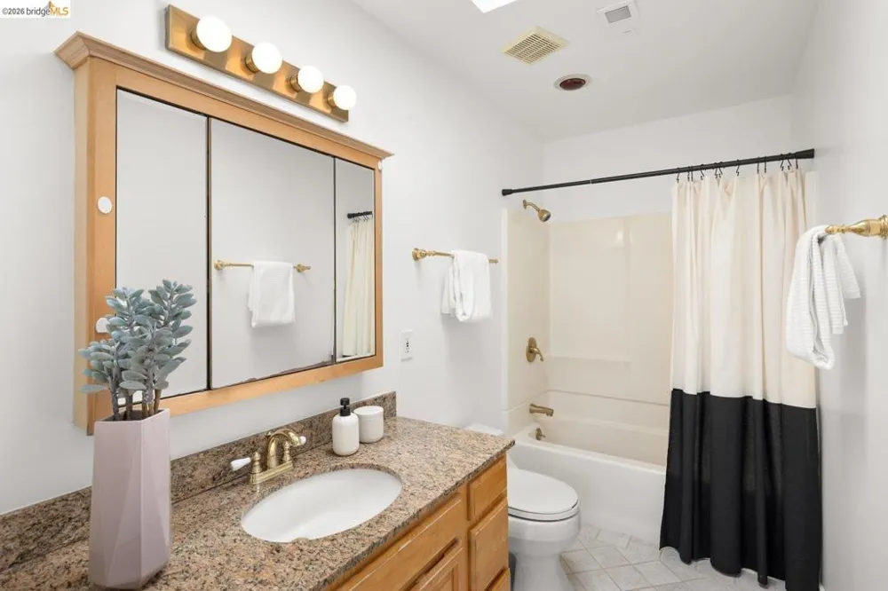 2614 Warring St #9 Berkeley, CA 94704