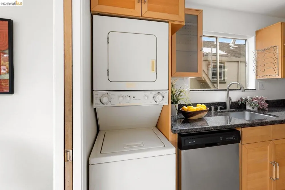 2614 Warring St #9 Berkeley, CA 94704