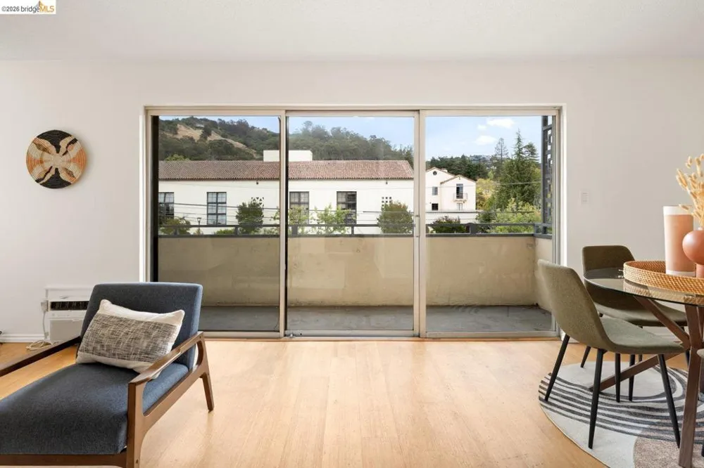 2614 Warring St #9 Berkeley, CA 94704