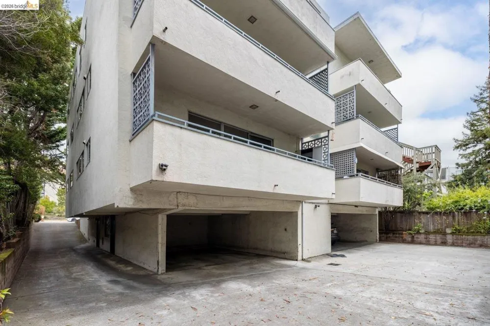 2614 Warring St #9 Berkeley, CA 94704