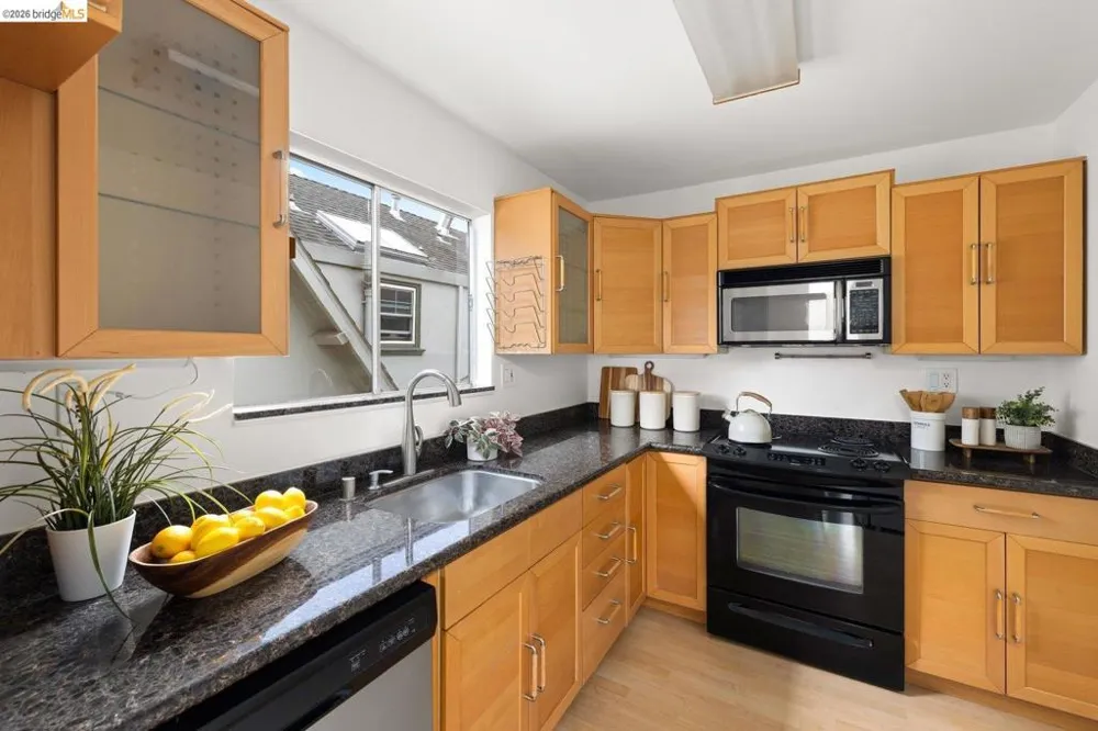 2614 Warring St #9 Berkeley, CA 94704