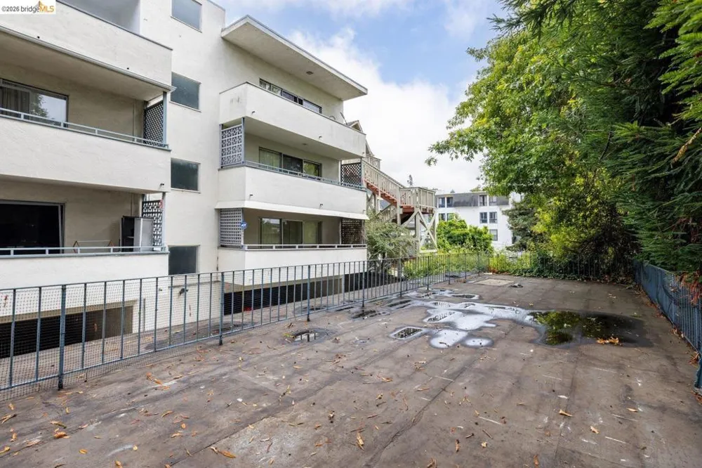2614 Warring St #9 Berkeley, CA 94704