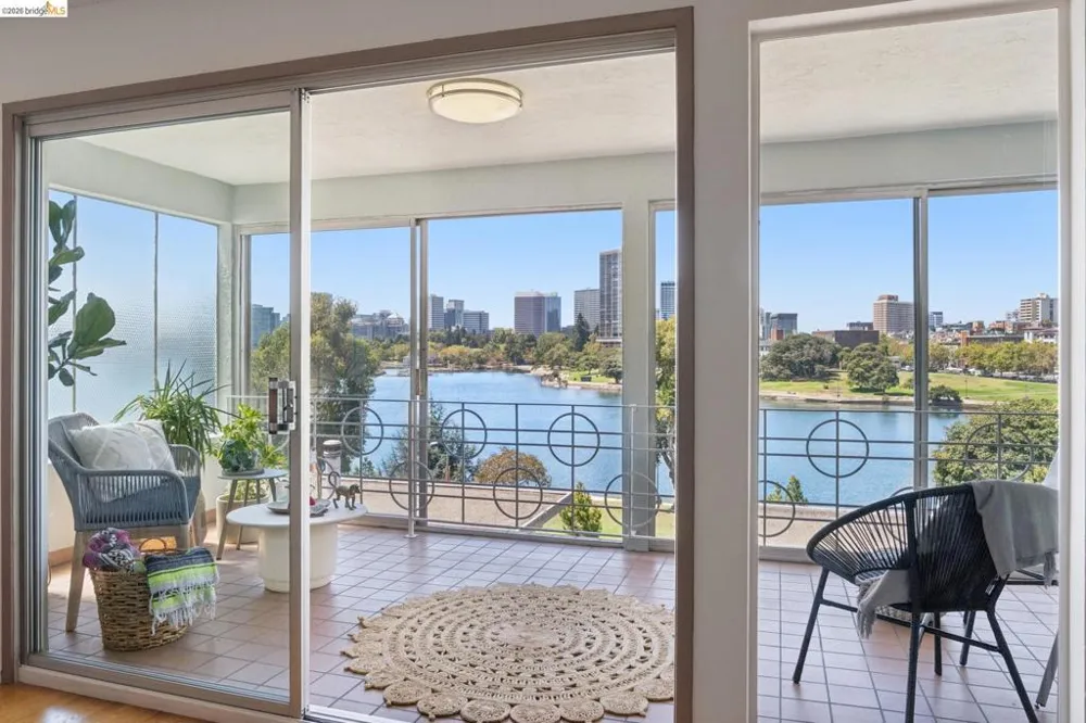 2324 Lakeshore Ave #6 Oakland, CA 94606