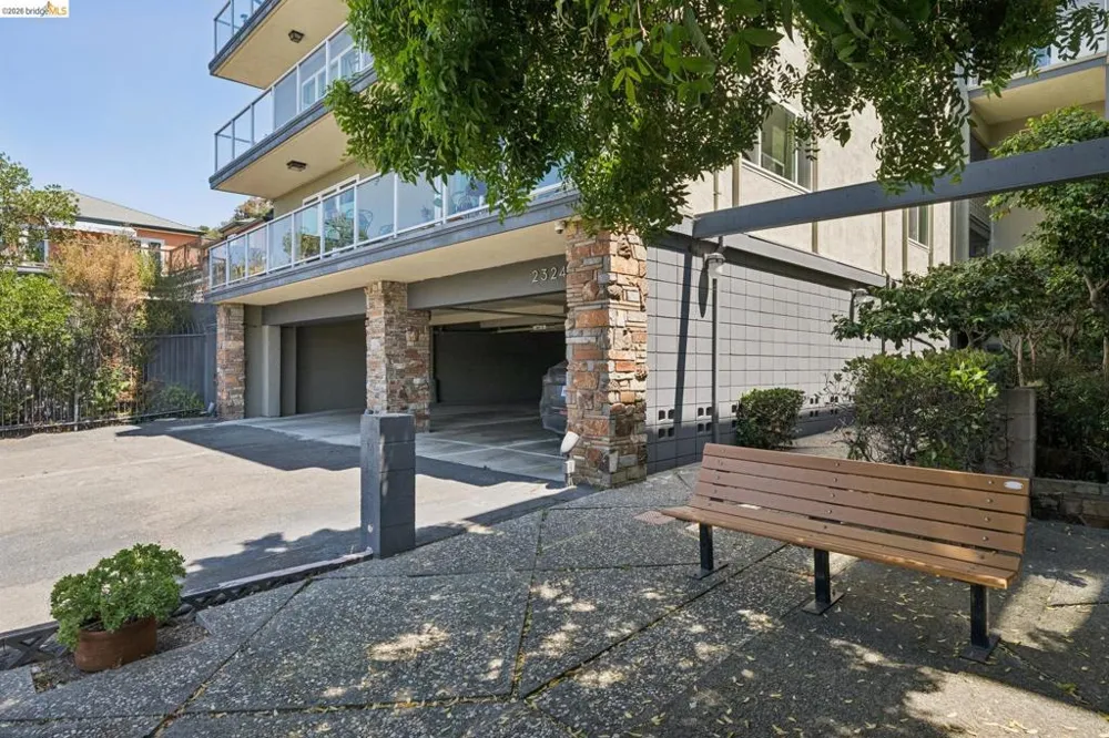 2324 Lakeshore Ave #6 Oakland, CA 94606