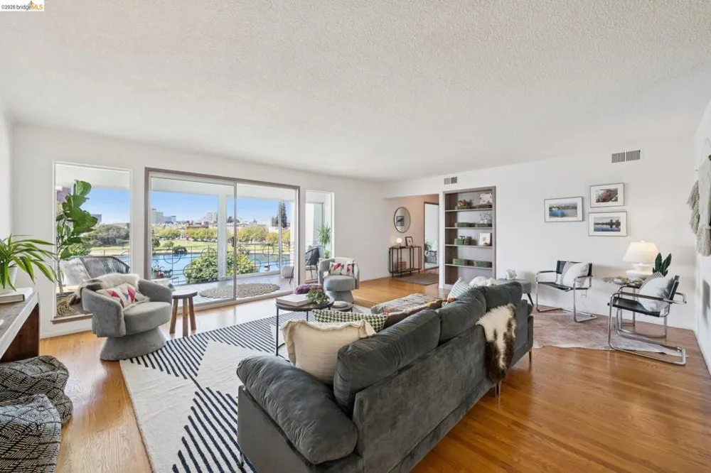 2324 Lakeshore Ave #6 Oakland, CA 94606