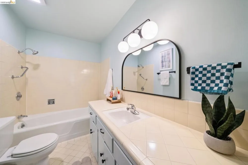2324 Lakeshore Ave #6 Oakland, CA 94606