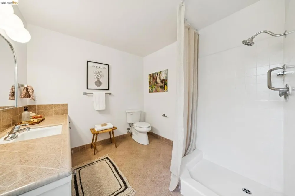 2324 Lakeshore Ave #6 Oakland, CA 94606