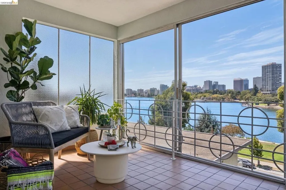 2324 Lakeshore Ave #6 Oakland, CA 94606