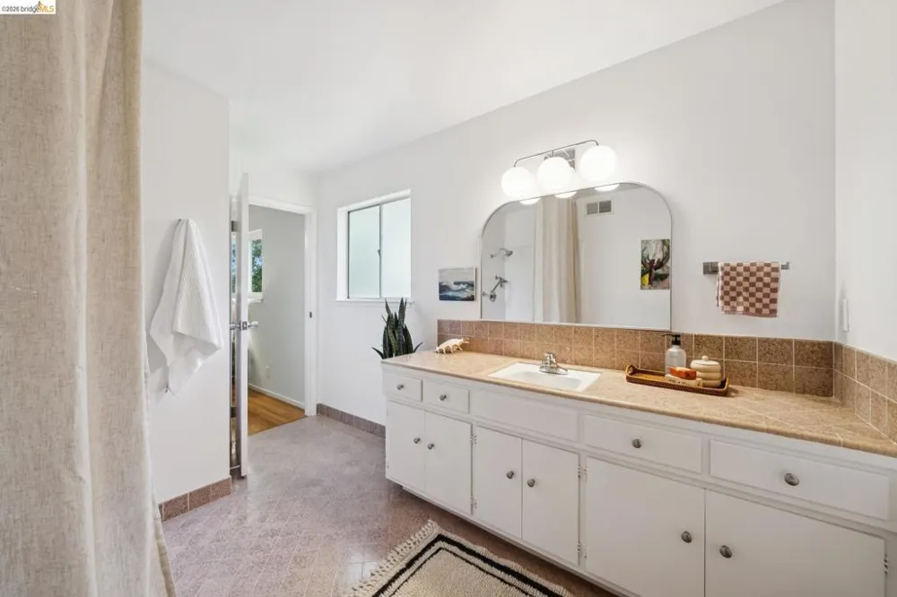 2324 Lakeshore Ave #6 Oakland, CA 94606