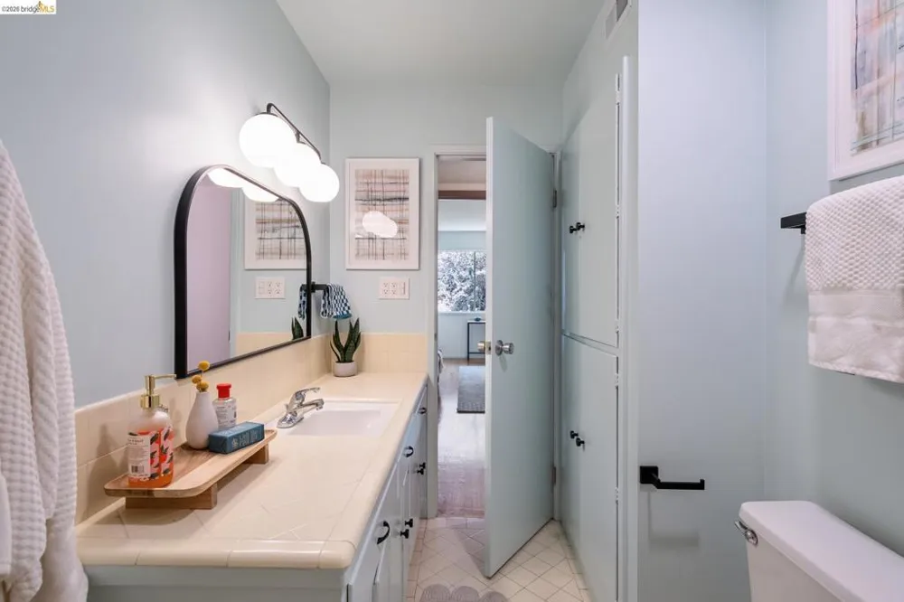 2324 Lakeshore Ave #6 Oakland, CA 94606