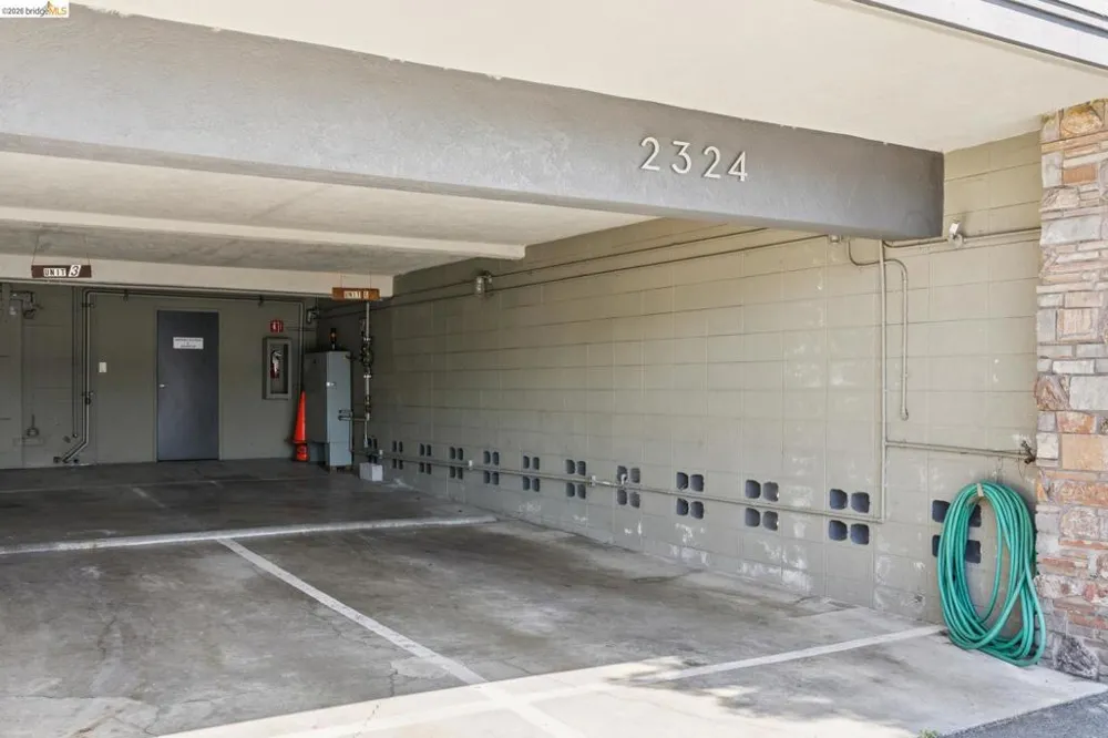 2324 Lakeshore Ave #6 Oakland, CA 94606