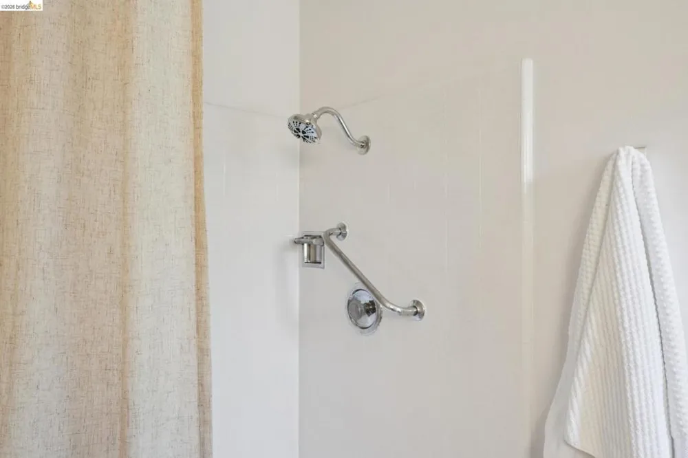 2324 Lakeshore Ave #6 Oakland, CA 94606