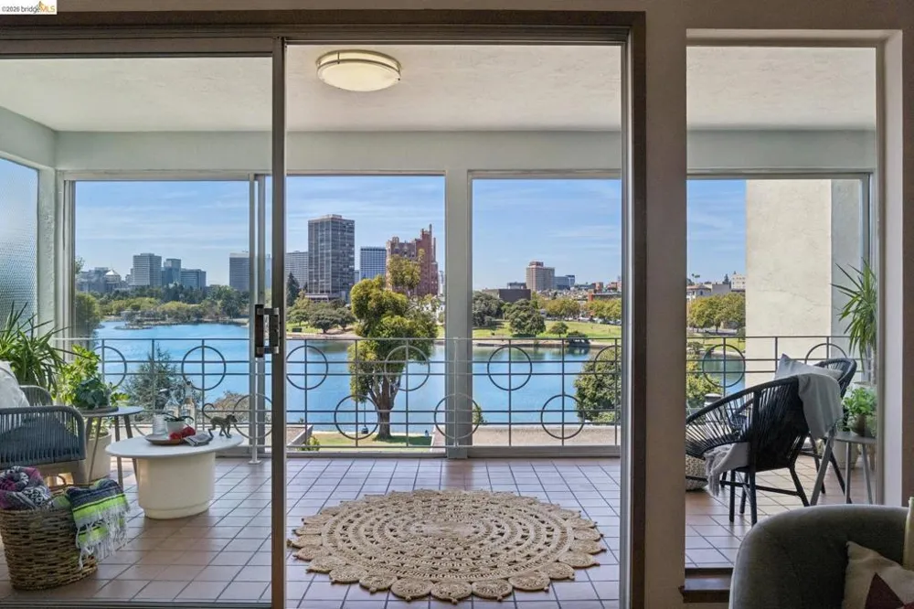 2324 Lakeshore Ave #6 Oakland, CA 94606