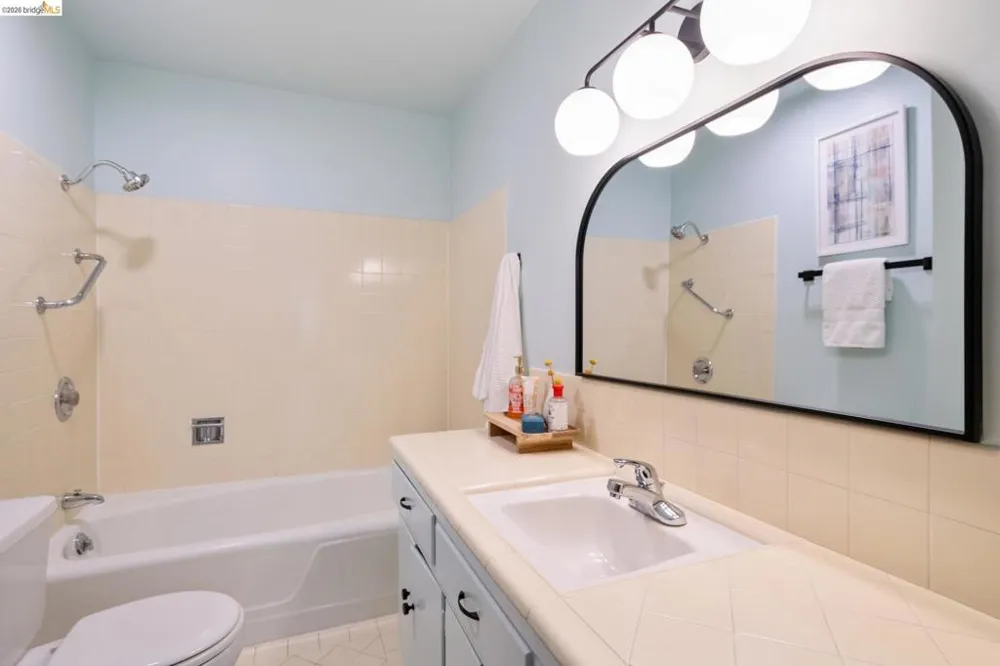 2324 Lakeshore Ave #6 Oakland, CA 94606