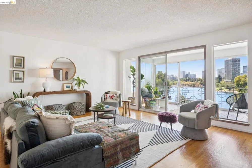 2324 Lakeshore Ave #6 Oakland, CA 94606