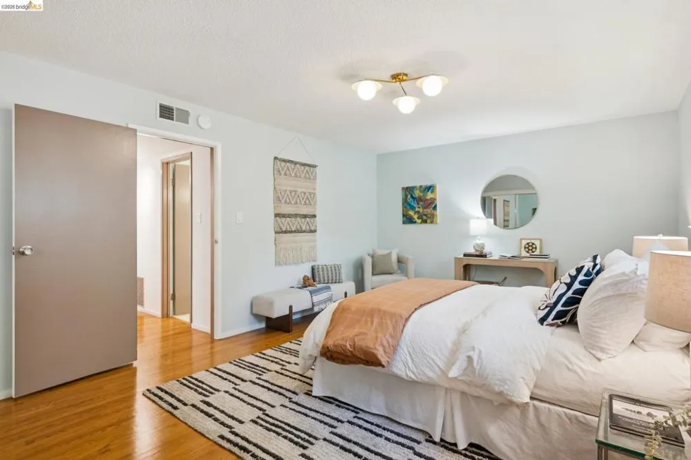 2324 Lakeshore Ave #6 Oakland, CA 94606