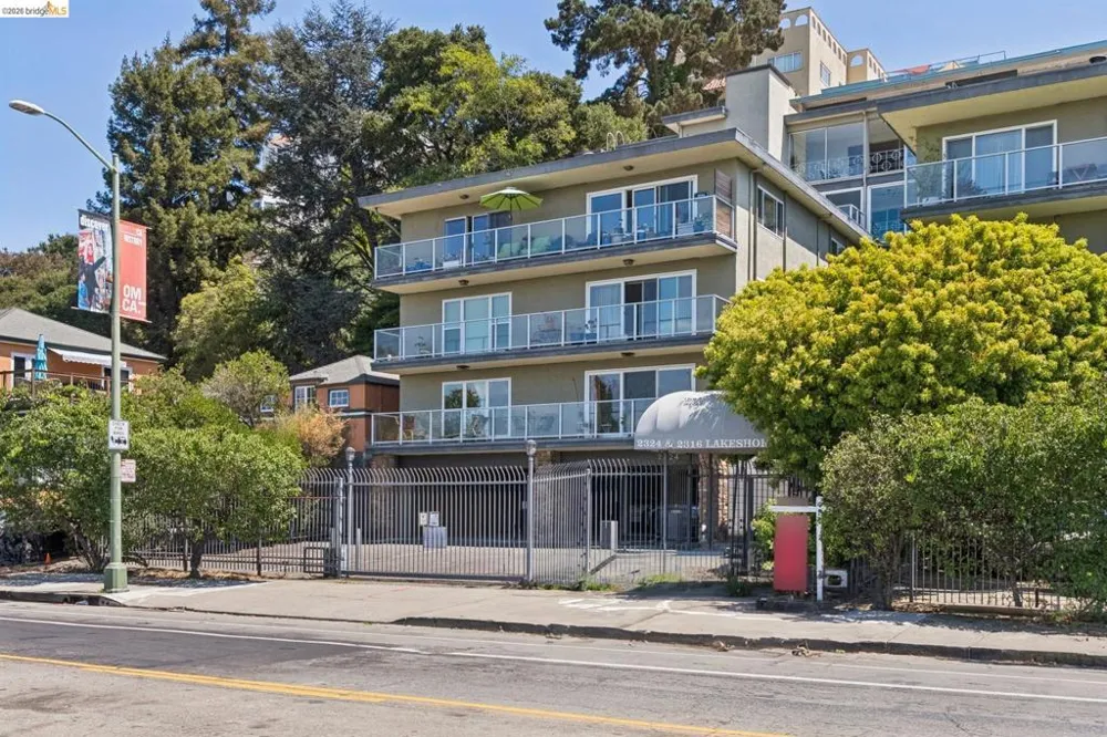 2324 Lakeshore Ave #6 Oakland, CA 94606