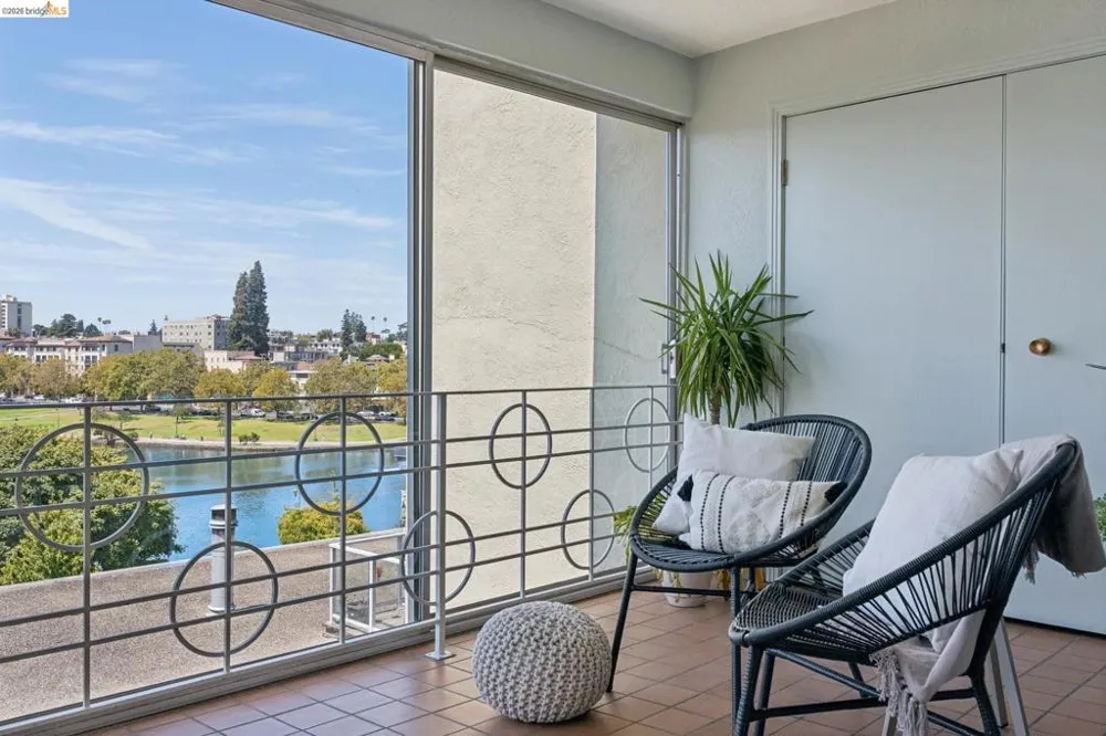 2324 Lakeshore Ave #6 Oakland, CA 94606