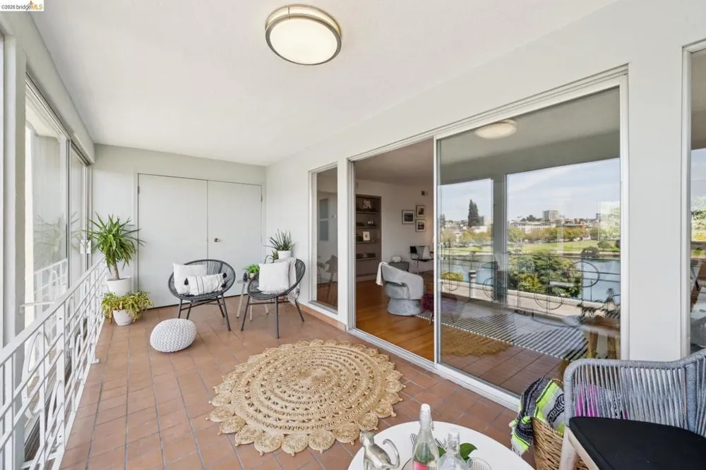 2324 Lakeshore Ave #6 Oakland, CA 94606