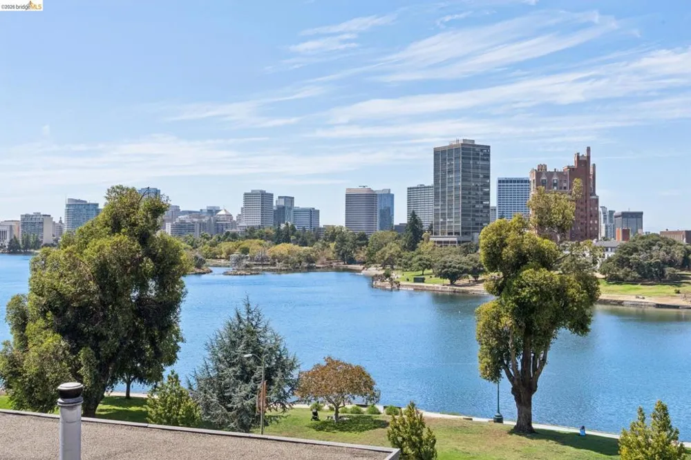 2324 Lakeshore Ave #6 Oakland, CA 94606