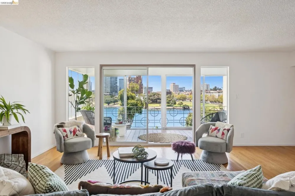2324 Lakeshore Ave #6 Oakland, CA 94606
