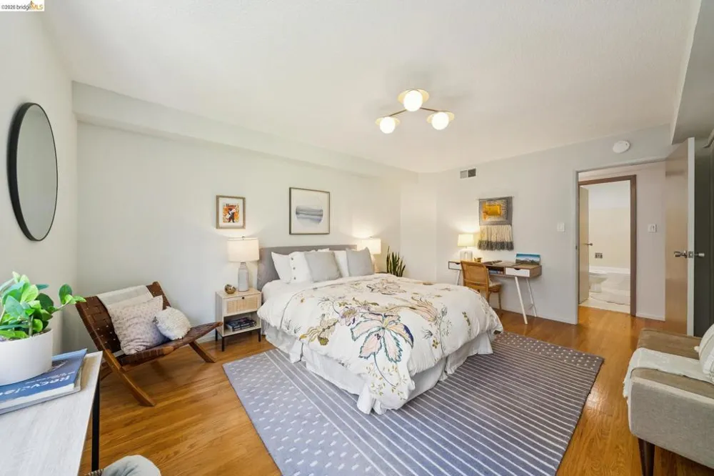 2324 Lakeshore Ave #6 Oakland, CA 94606