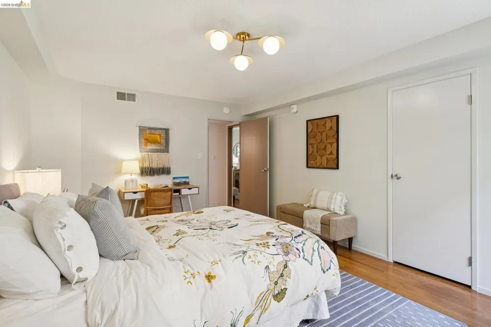 2324 Lakeshore Ave #6 Oakland, CA 94606