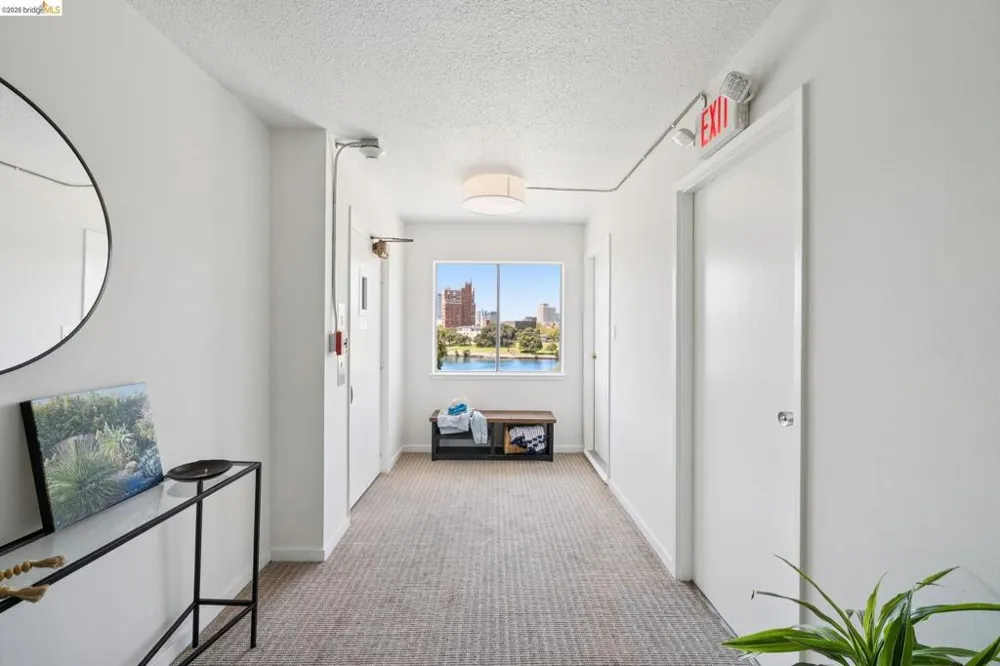 2324 Lakeshore Ave #6 Oakland, CA 94606