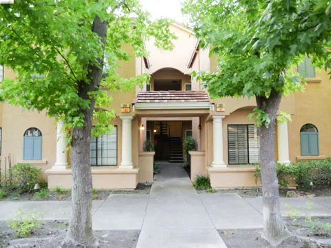 5022 Lakeview Dr #202