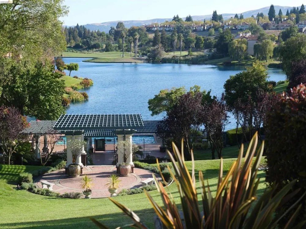 5022 Lakeview Dr #202 San Ramon, CA 94582