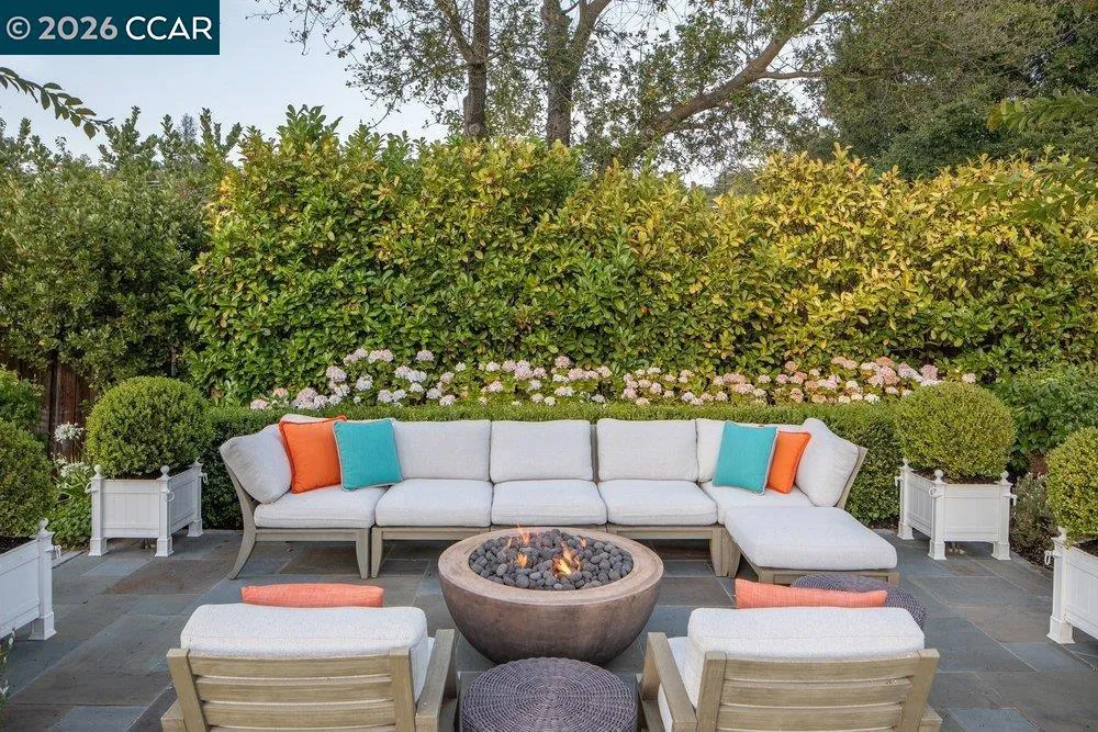 694 Los Palos Dr Lafayette, CA 94549
