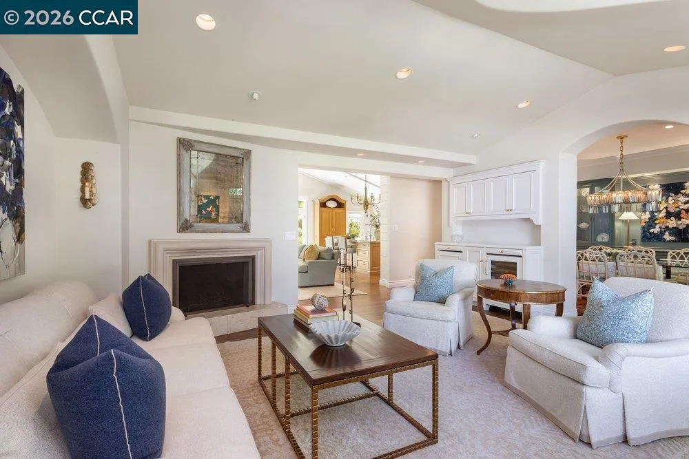 694 Los Palos Dr Lafayette, CA 94549