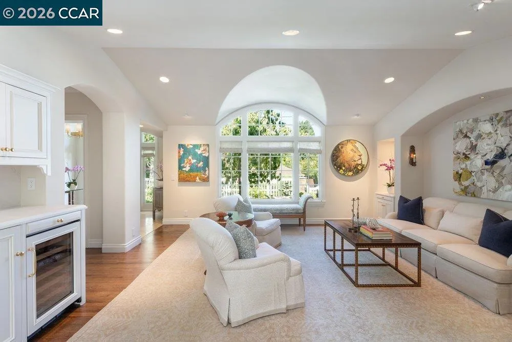 694 Los Palos Dr Lafayette, CA 94549
