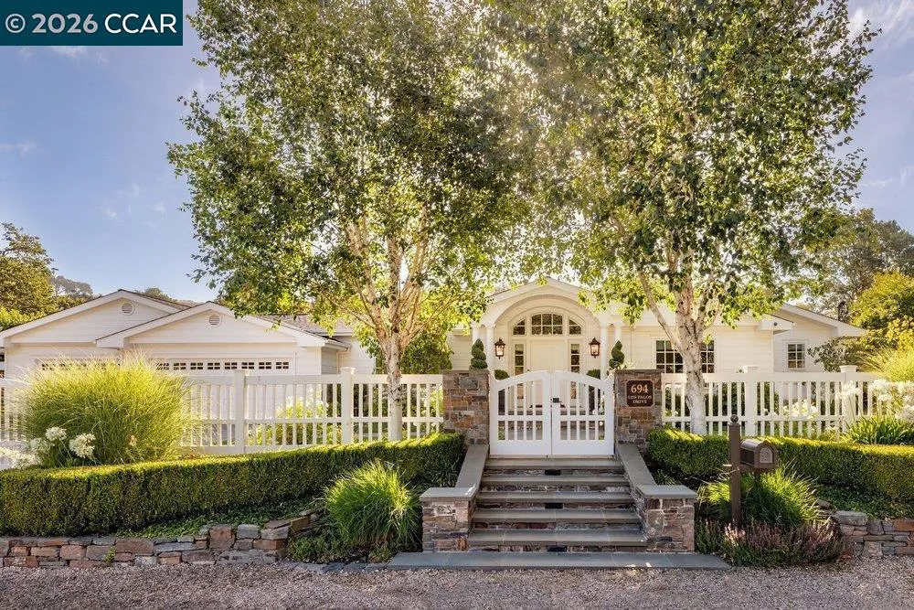 694 Los Palos Dr Lafayette, CA 94549