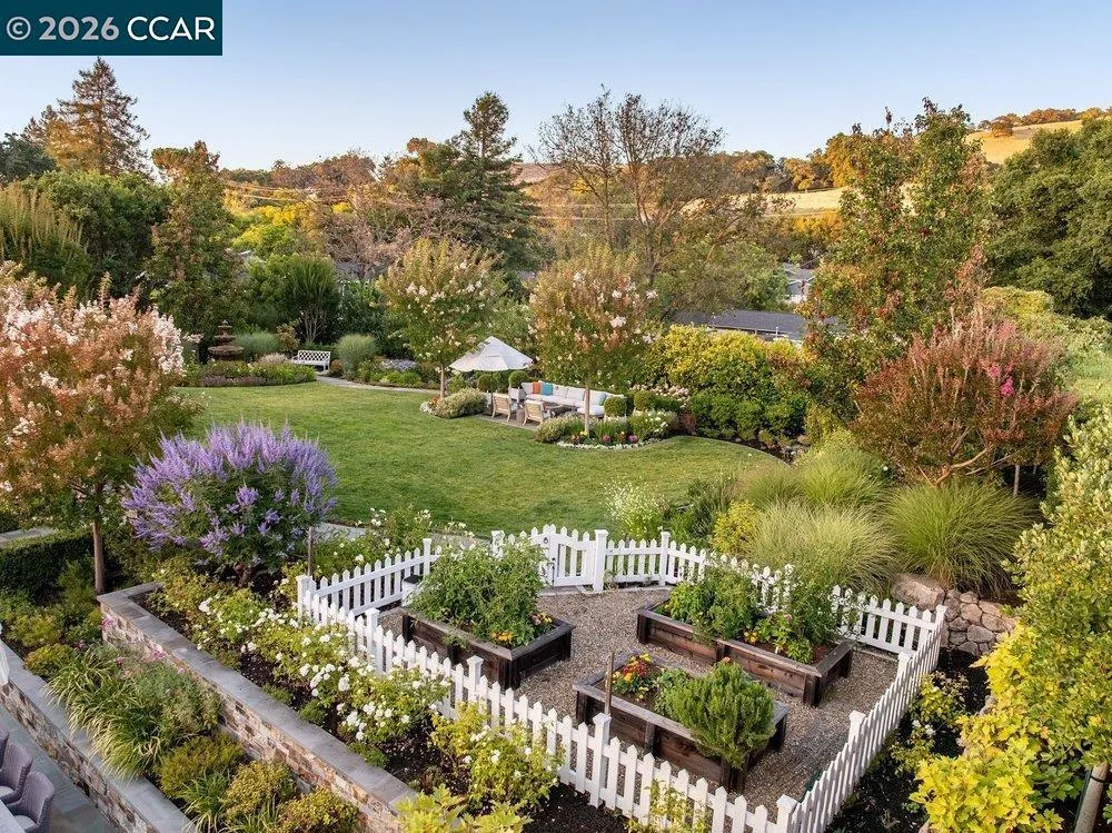 694 Los Palos Dr Lafayette, CA 94549