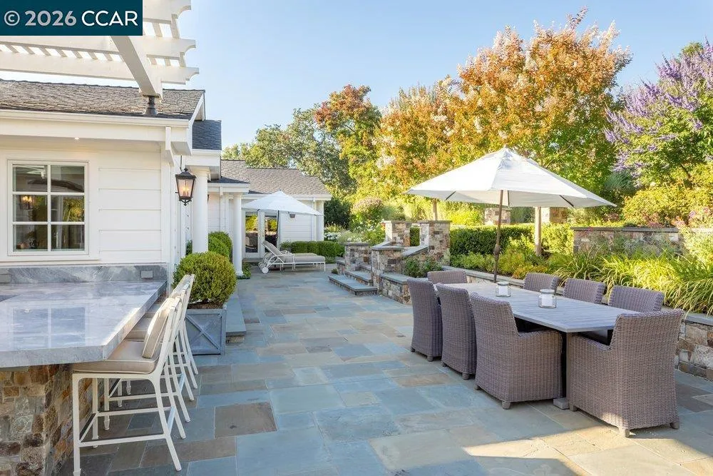 694 Los Palos Dr Lafayette, CA 94549