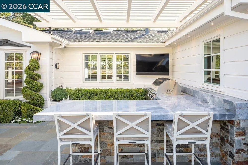 694 Los Palos Dr Lafayette, CA 94549