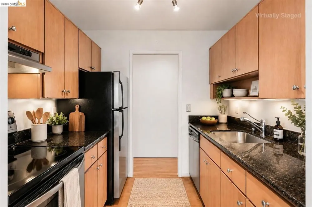 3 Commodore DR #B153 Emeryville, CA 94608