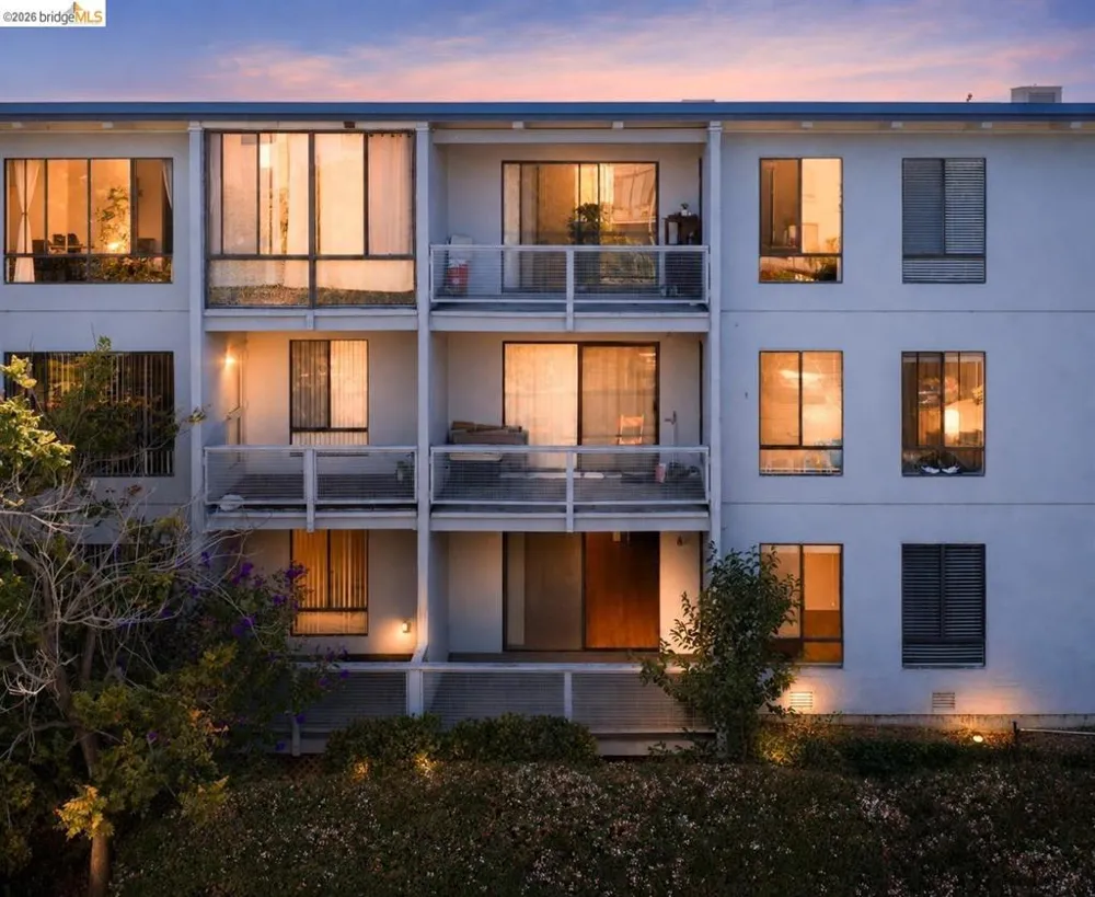3 Commodore DR #B153 Emeryville, CA 94608