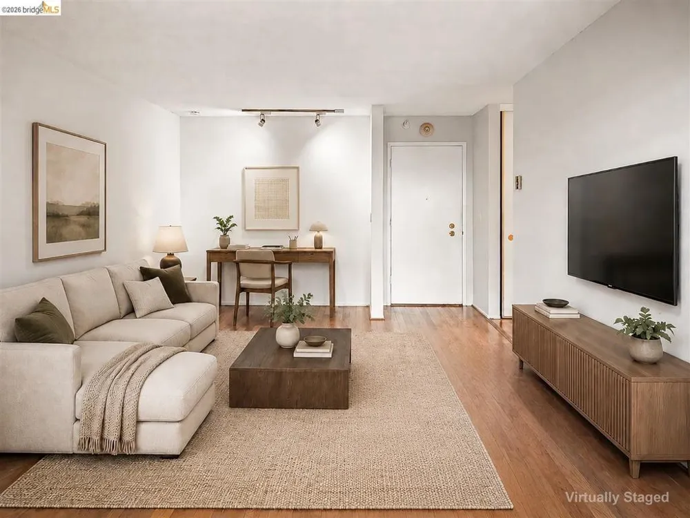 3 Commodore DR #B153 Emeryville, CA 94608