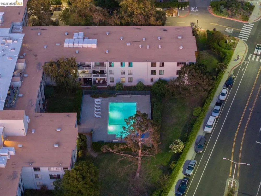 3 Commodore DR #B153 Emeryville, CA 94608