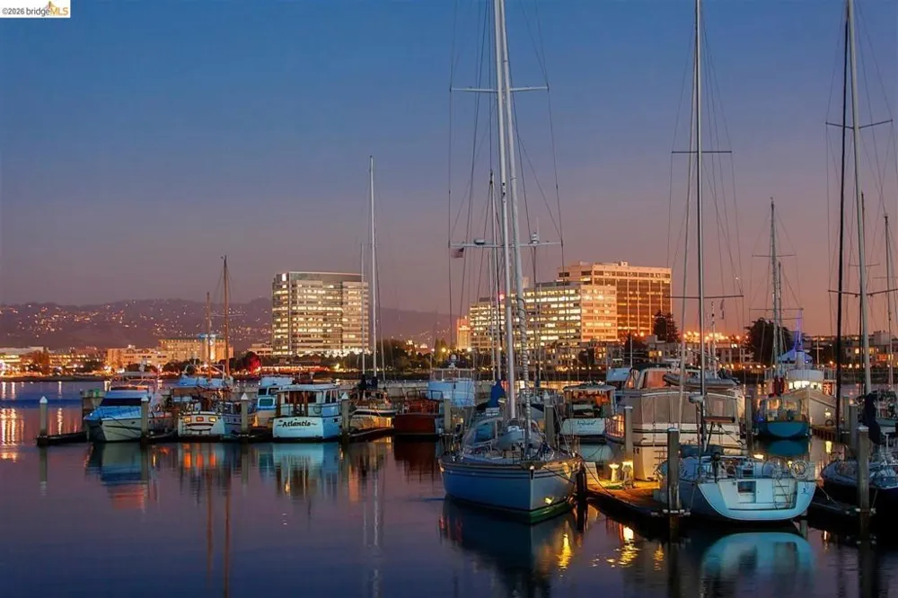 3 Commodore DR #B153 Emeryville, CA 94608