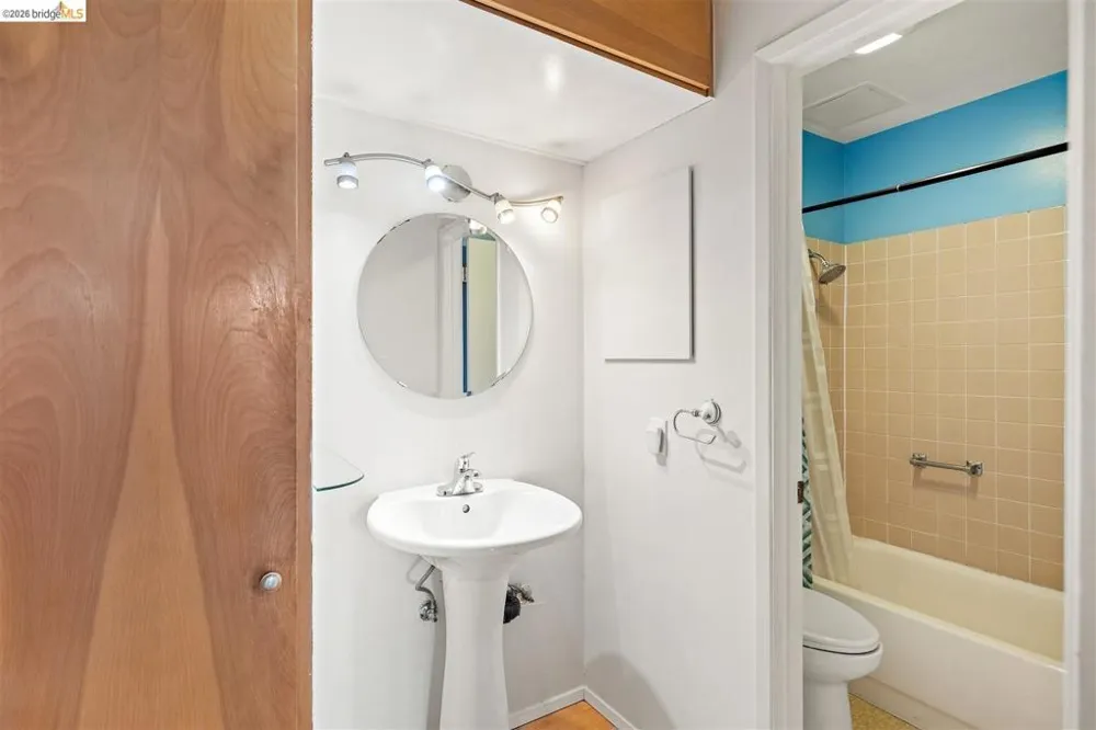 3 Commodore DR #B153 Emeryville, CA 94608