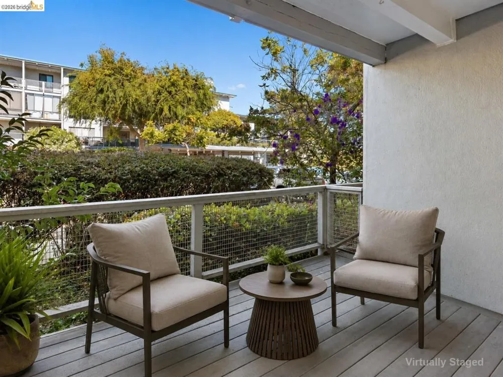 3 Commodore DR #B153 Emeryville, CA 94608
