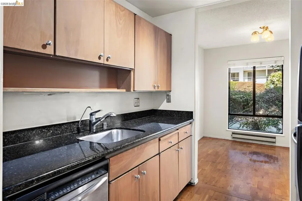 3 Commodore DR #B153 Emeryville, CA 94608