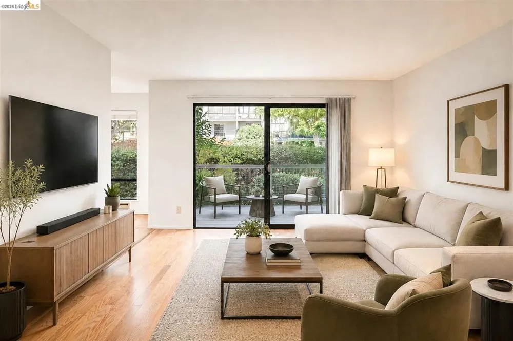 3 Commodore DR #B153 Emeryville, CA 94608