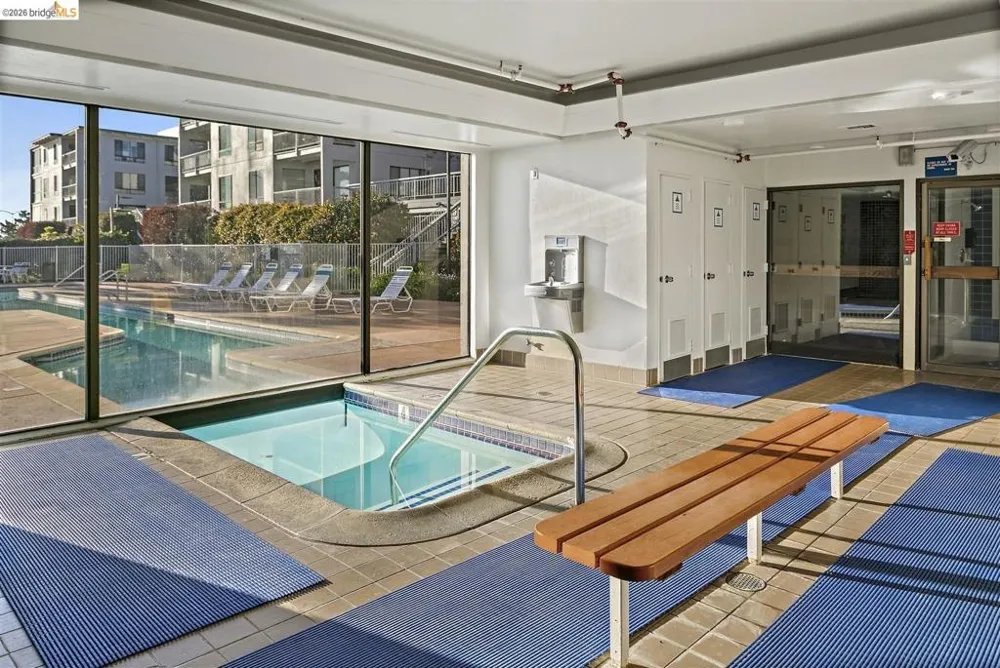 3 Commodore DR #B153 Emeryville, CA 94608