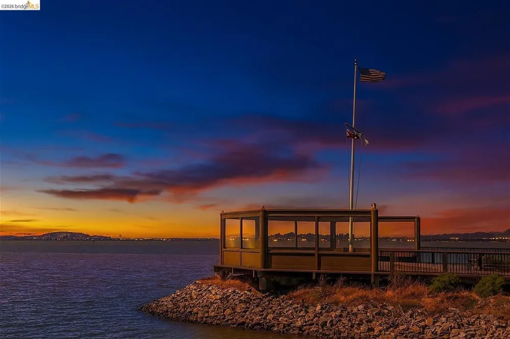 3 Commodore DR #B153 Emeryville, CA 94608