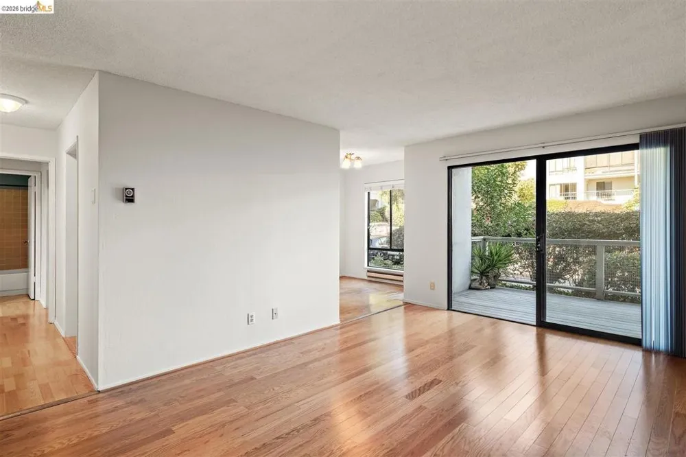 3 Commodore DR #B153 Emeryville, CA 94608